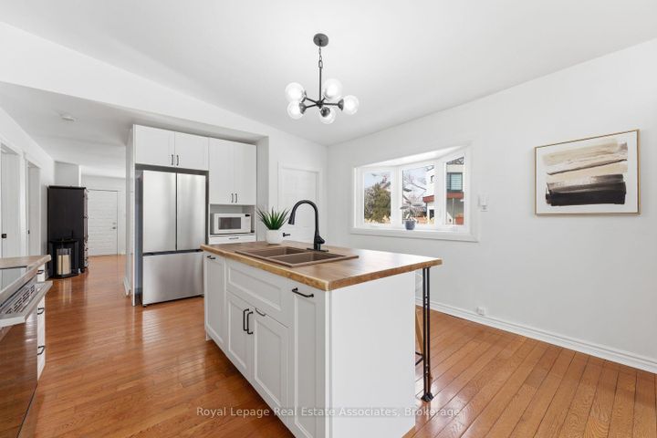 Photo 18 at 708 Montbeck Crescent, Lakeview, Mississauga