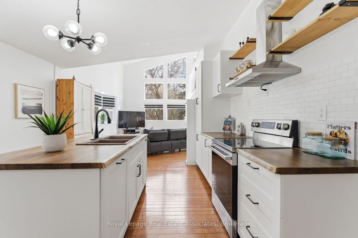 Photo 19 at 708 Montbeck Crescent, Lakeview, Mississauga