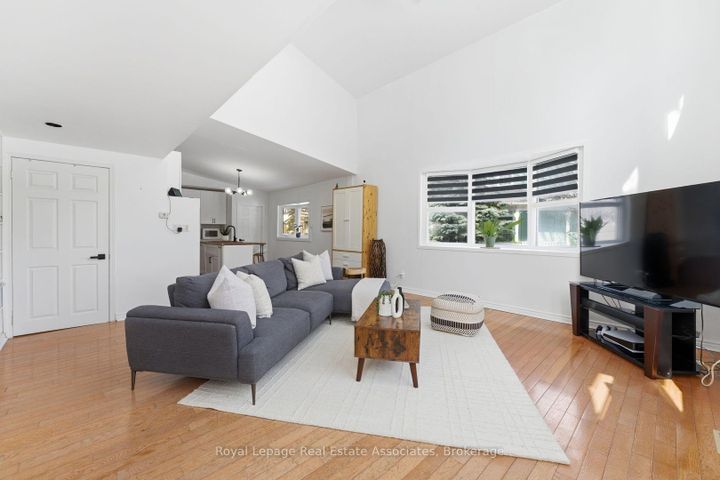 Photo 23 at 708 Montbeck Crescent, Lakeview, Mississauga