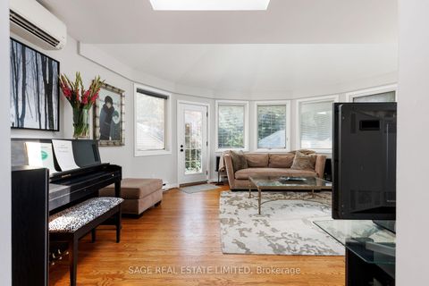 Photo 11 at 35 Grenview Boulevard N, Kingsway South, Toronto