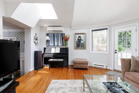 Photo 13 at 35 Grenview Boulevard N, Kingsway South, Toronto