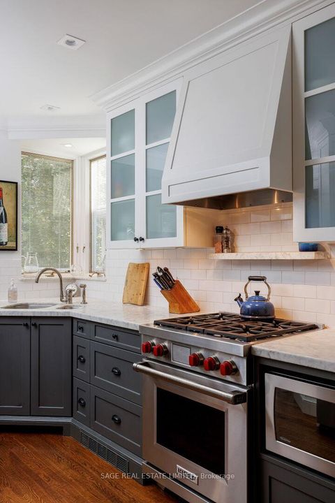 Photo 28 at 35 Grenview Boulevard N, Kingsway South, Toronto