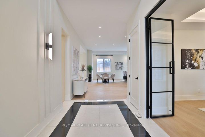 Photo 3 at 202 Queen Street W, Port Credit, Mississauga