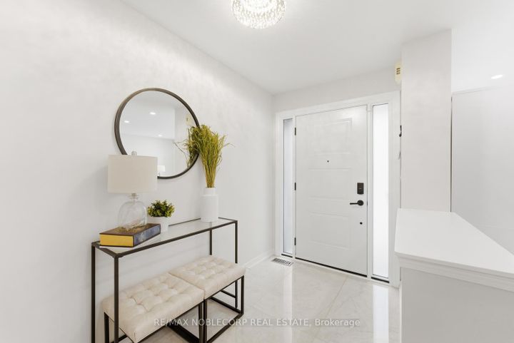 Photo 7 at 27 Treasure Road, Vellore Village, Vaughan