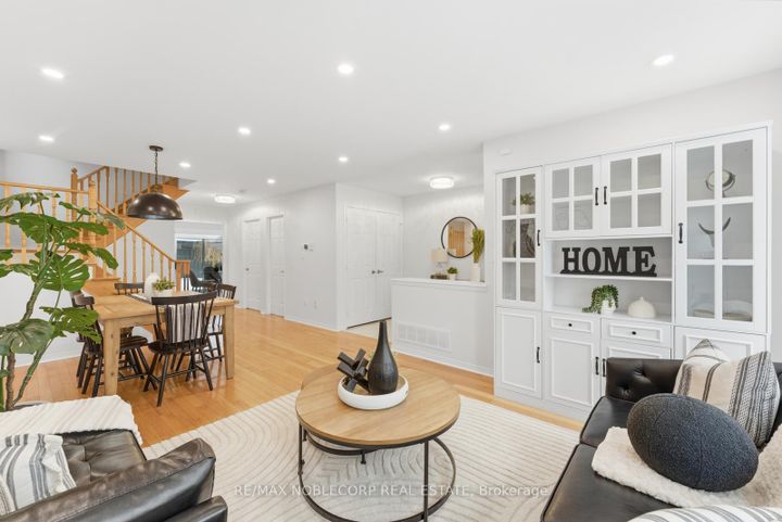 Photo 9 at 27 Treasure Road, Vellore Village, Vaughan