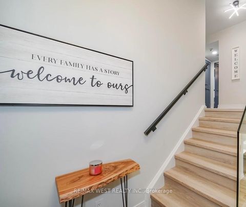 Photo 4 at D14 - 300 Mill Road, Markland Wood, Toronto