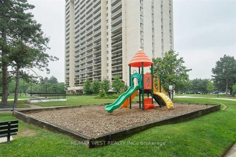 Photo 12 at D14 - 300 Mill Road, Markland Wood, Toronto