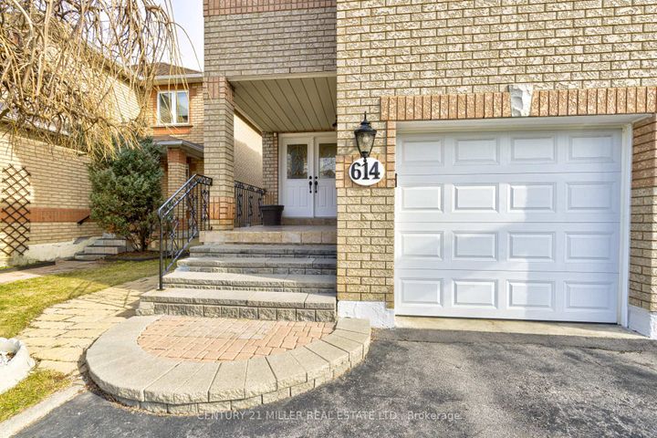 Photo 1 at 614 Leatherleaf Drive, Hurontario, Mississauga