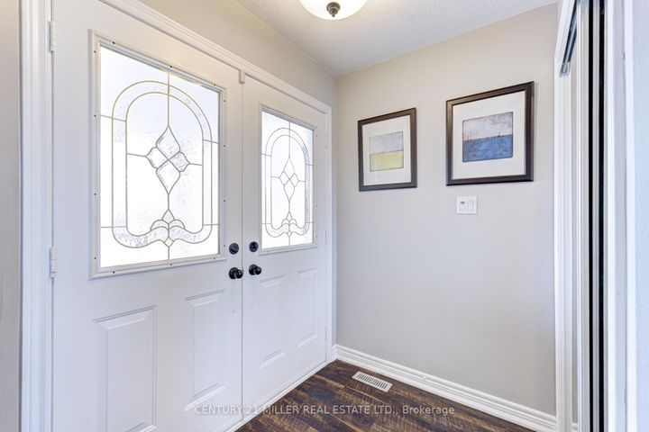 Photo 3 at 614 Leatherleaf Drive, Hurontario, Mississauga