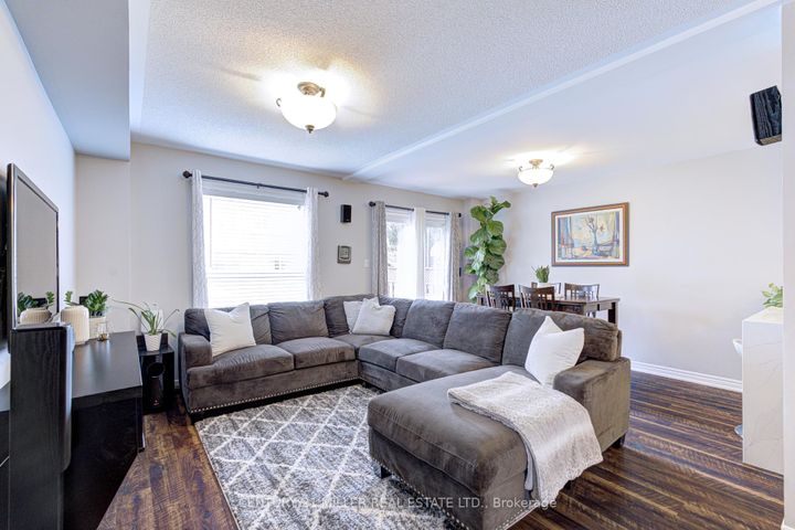 Photo 7 at 614 Leatherleaf Drive, Hurontario, Mississauga