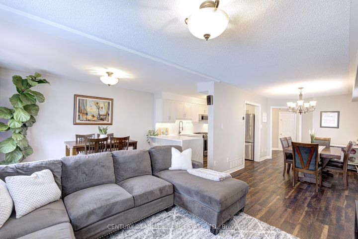 Photo 9 at 614 Leatherleaf Drive, Hurontario, Mississauga