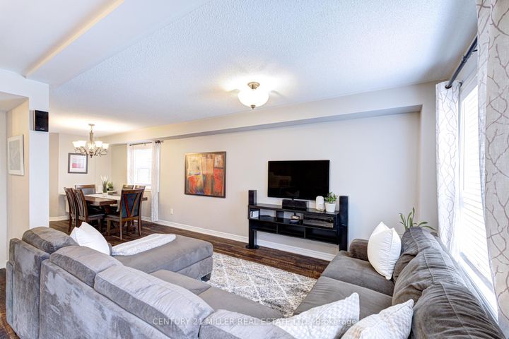 Photo 10 at 614 Leatherleaf Drive, Hurontario, Mississauga