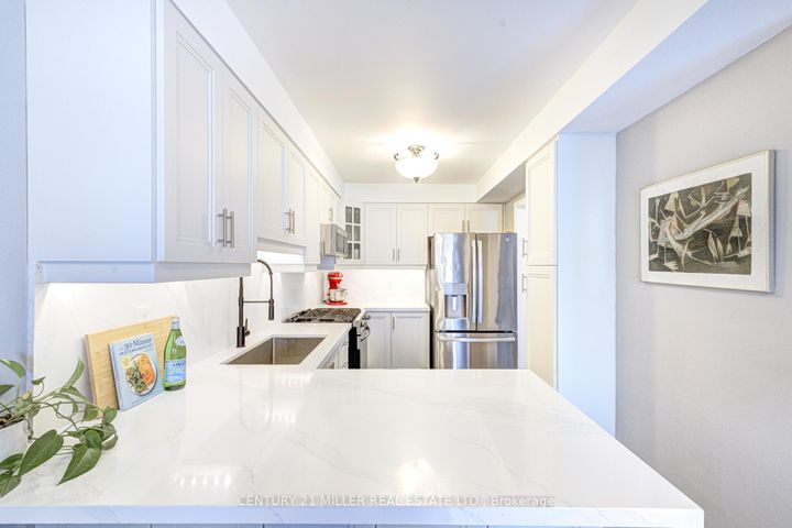 Photo 11 at 614 Leatherleaf Drive, Hurontario, Mississauga