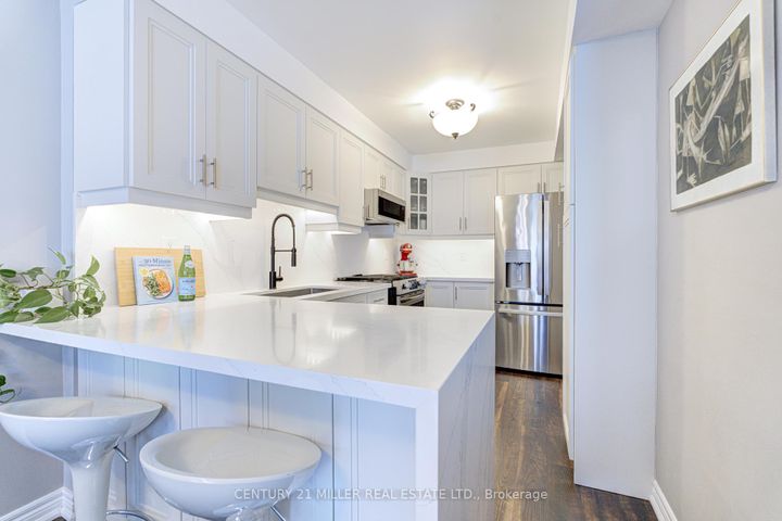 Photo 12 at 614 Leatherleaf Drive, Hurontario, Mississauga