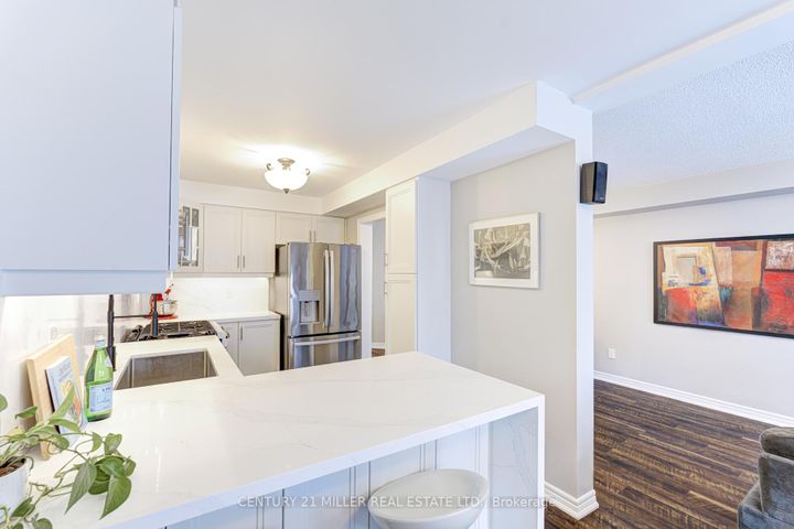 Photo 13 at 614 Leatherleaf Drive, Hurontario, Mississauga