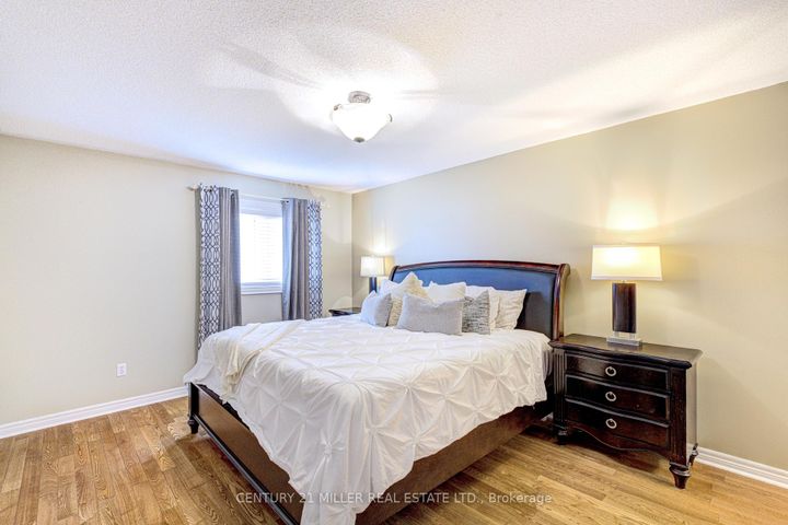 Photo 21 at 614 Leatherleaf Drive, Hurontario, Mississauga