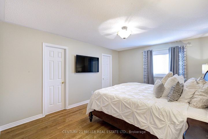 Photo 22 at 614 Leatherleaf Drive, Hurontario, Mississauga