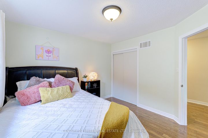 Photo 28 at 614 Leatherleaf Drive, Hurontario, Mississauga