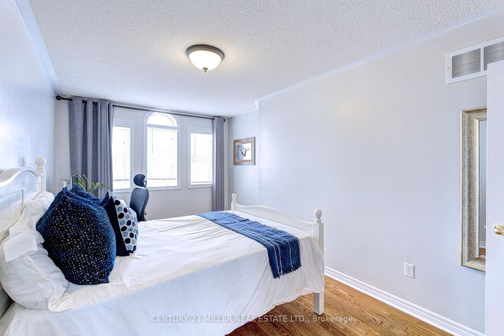 Photo 30 at 614 Leatherleaf Drive, Hurontario, Mississauga