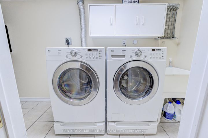 Photo 39 at 614 Leatherleaf Drive, Hurontario, Mississauga