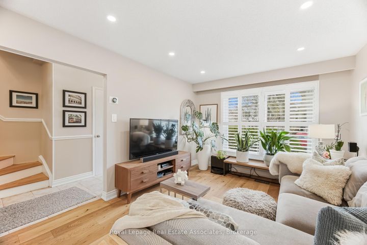 Photo 3 at 3368 Mainsail Crescent, Erin Mills, Mississauga