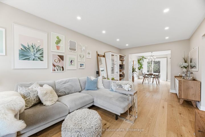 Photo 5 at 3368 Mainsail Crescent, Erin Mills, Mississauga