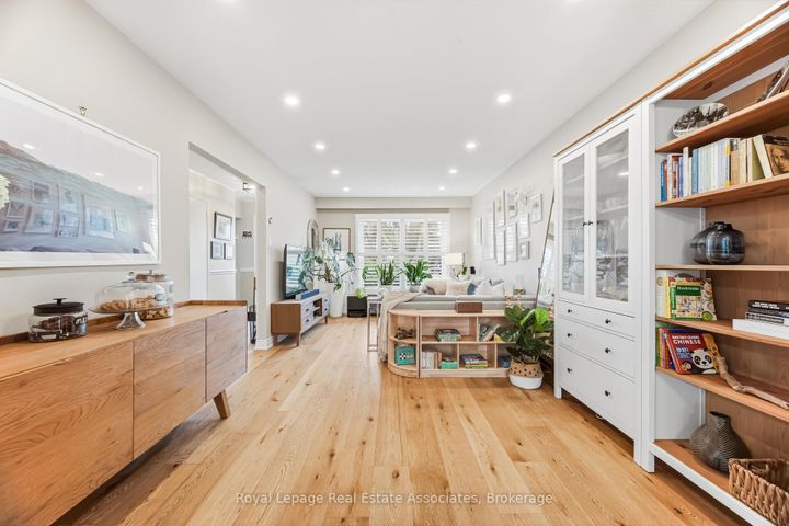 Photo 6 at 3368 Mainsail Crescent, Erin Mills, Mississauga