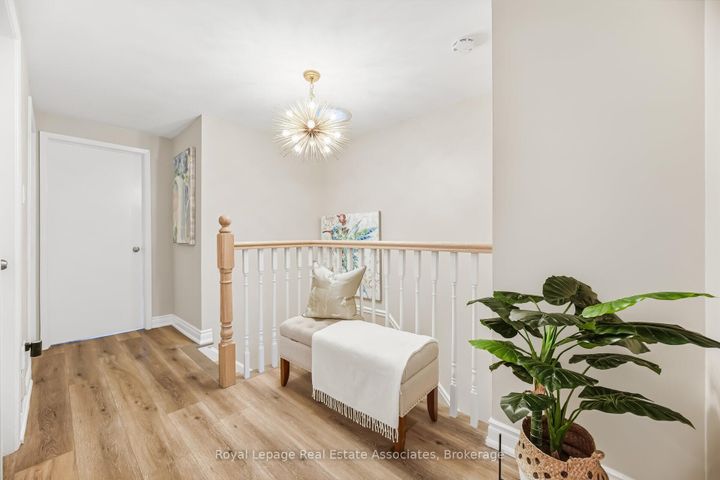 Photo 15 at 3368 Mainsail Crescent, Erin Mills, Mississauga