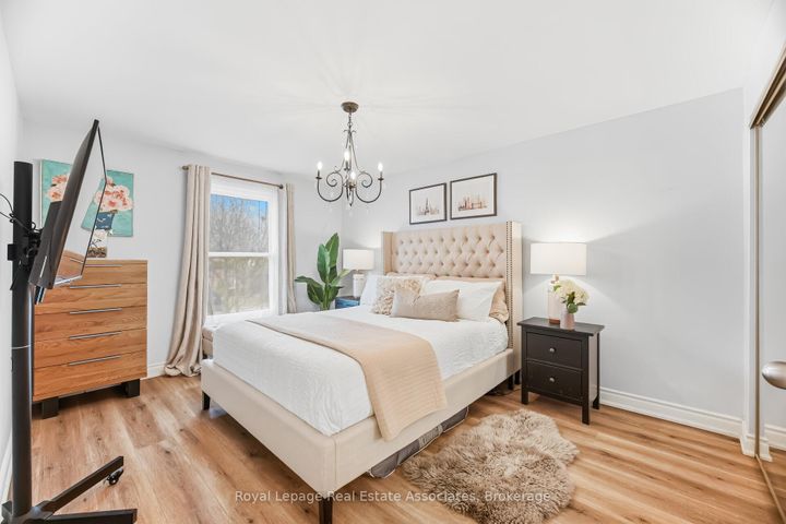 Photo 16 at 3368 Mainsail Crescent, Erin Mills, Mississauga