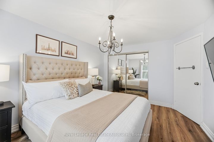 Photo 17 at 3368 Mainsail Crescent, Erin Mills, Mississauga