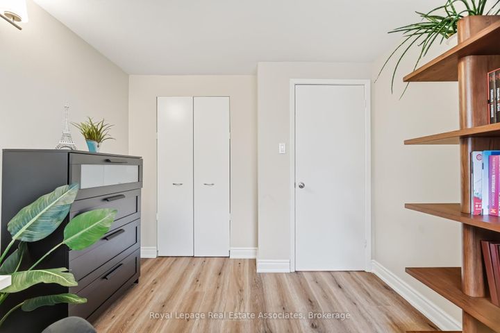 Photo 21 at 3368 Mainsail Crescent, Erin Mills, Mississauga