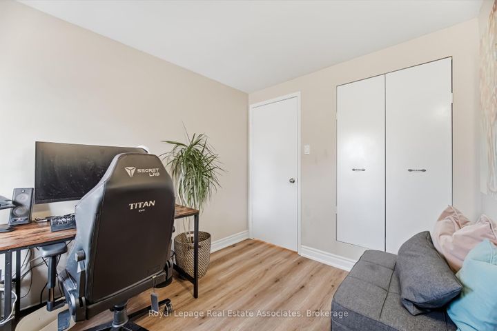 Photo 23 at 3368 Mainsail Crescent, Erin Mills, Mississauga