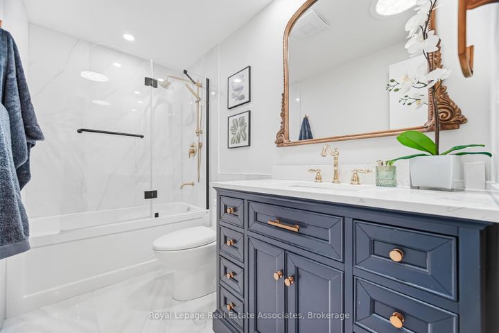 Photo 24 at 3368 Mainsail Crescent, Erin Mills, Mississauga