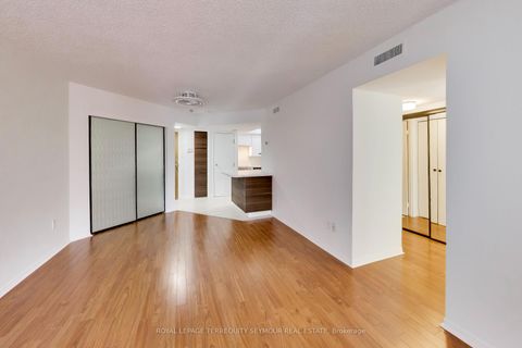 Photo 9 at 1407 - 1001 Bay Street, Bay Street Corridor, Toronto