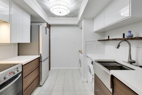 Photo 11 at 1407 - 1001 Bay Street, Bay Street Corridor, Toronto