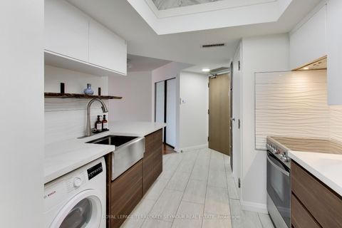 Photo 13 at 1407 - 1001 Bay Street, Bay Street Corridor, Toronto