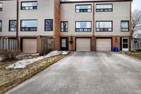 Photo 1 at 77 - 77 Parklane Circle, Bowmanville, Clarington