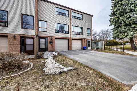 Photo 2 at 77 - 77 Parklane Circle, Bowmanville, Clarington