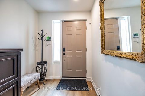 Photo 3 at 77 - 77 Parklane Circle, Bowmanville, Clarington