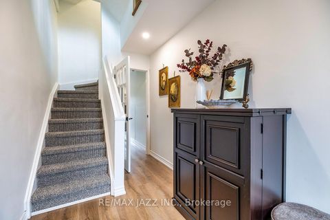 Photo 5 at 77 - 77 Parklane Circle, Bowmanville, Clarington