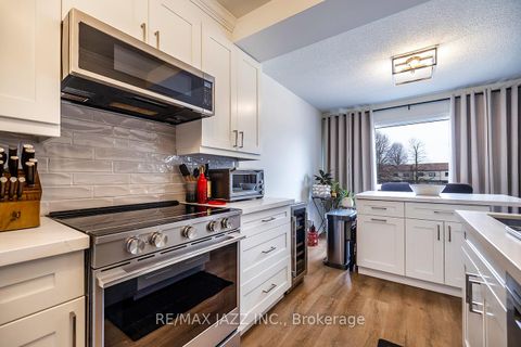 Photo 6 at 77 - 77 Parklane Circle, Bowmanville, Clarington