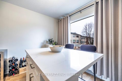 Photo 9 at 77 - 77 Parklane Circle, Bowmanville, Clarington