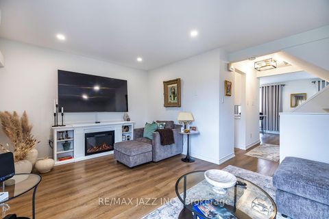 Photo 14 at 77 - 77 Parklane Circle, Bowmanville, Clarington