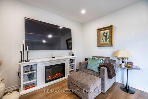 Photo 17 at 77 - 77 Parklane Circle, Bowmanville, Clarington