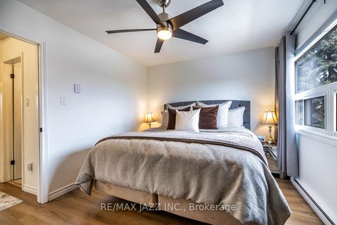 Photo 23 at 77 - 77 Parklane Circle, Bowmanville, Clarington