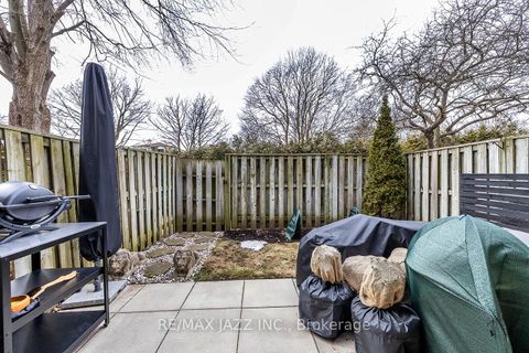 Photo 30 at 77 - 77 Parklane Circle, Bowmanville, Clarington