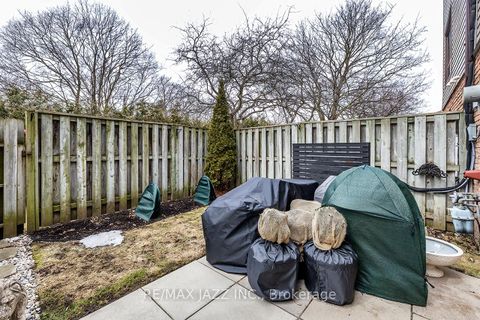 Photo 31 at 77 - 77 Parklane Circle, Bowmanville, Clarington