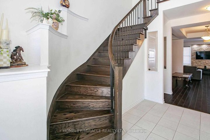 Photo 5 at 38 Leadenhall Road, Northwest Brampton, Brampton