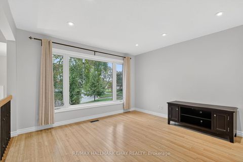 Photo 4 at 29 Oakley Park Square, Wellington, Barrie