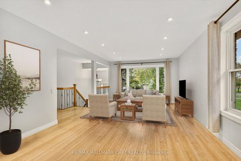 Photo 7 at 29 Oakley Park Square, Wellington, Barrie